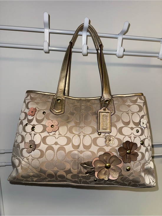 Coach Handbags - SOLD-Coach Floral Appliqué Classic Jacquard Medium Carryall Tote F18894